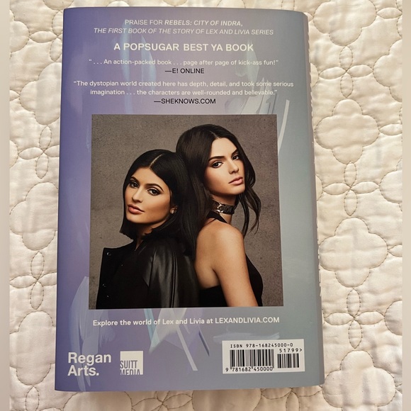 Time of the Twins Kendall and Kylie Jenner Book Signed Edition - Picture 5 of 7